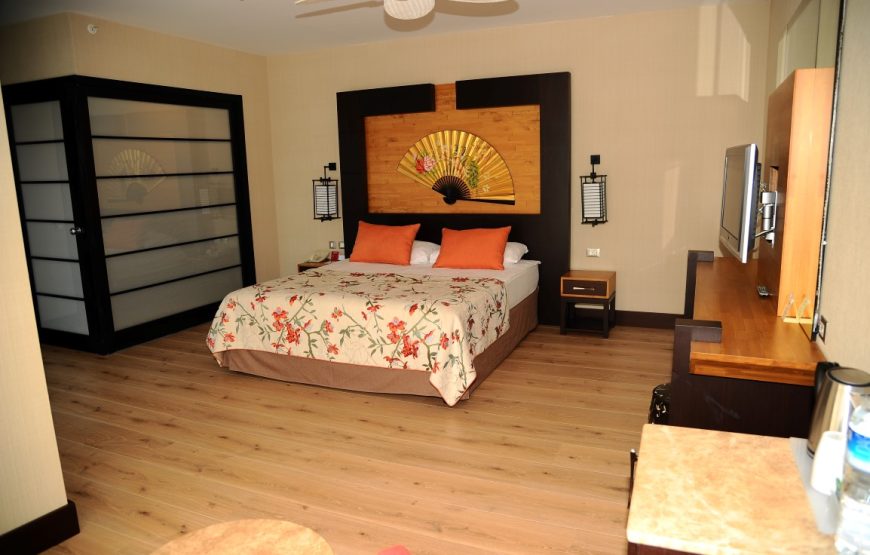 Limak Lara De Luxe Hotel & Resort