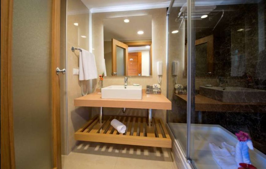 Limak Lara De Luxe Hotel & Resort