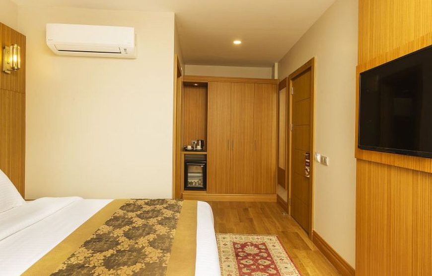 Acra Hotel