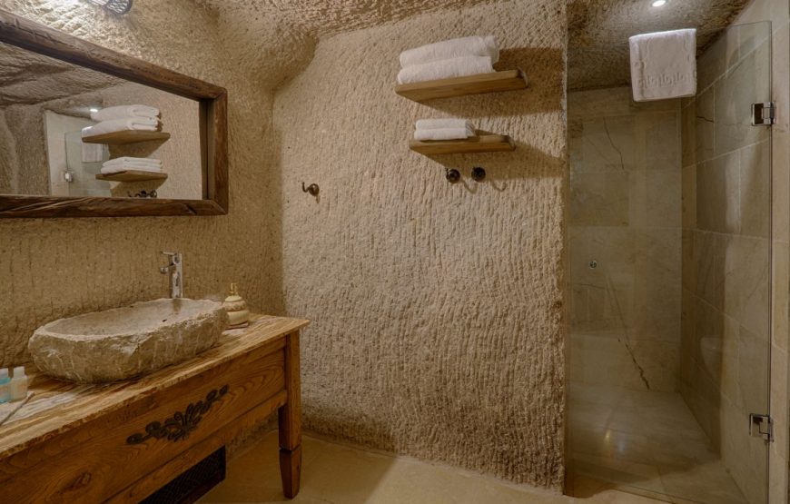 Hera Cave Suites