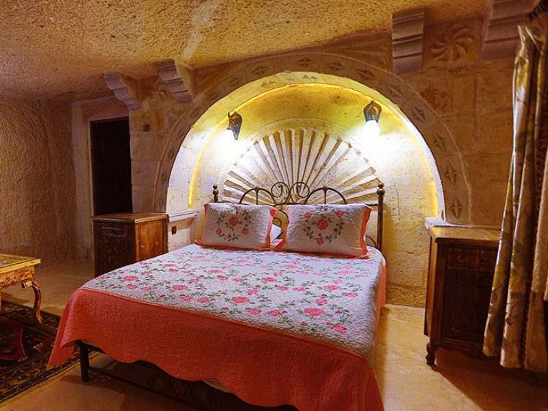 Holiday Cave Hotel