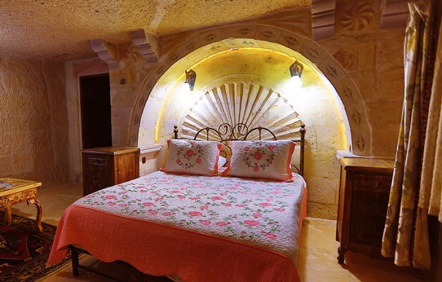 Holiday Cave Hotel