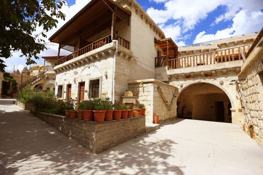Holiday Cave Hotel